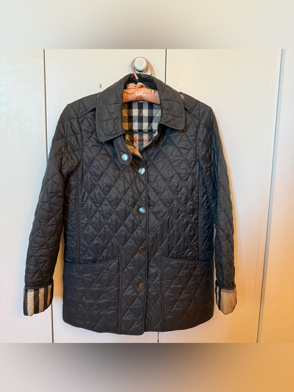 Burberry Black Quilted Utility Jacket with Signature Check Lining (Conf 8)